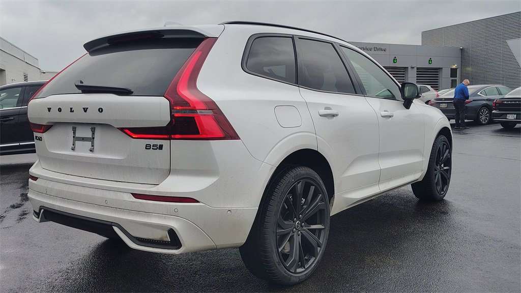New 2026 Volvo XC60 B5 Ultra w/ Climate Package image 3
