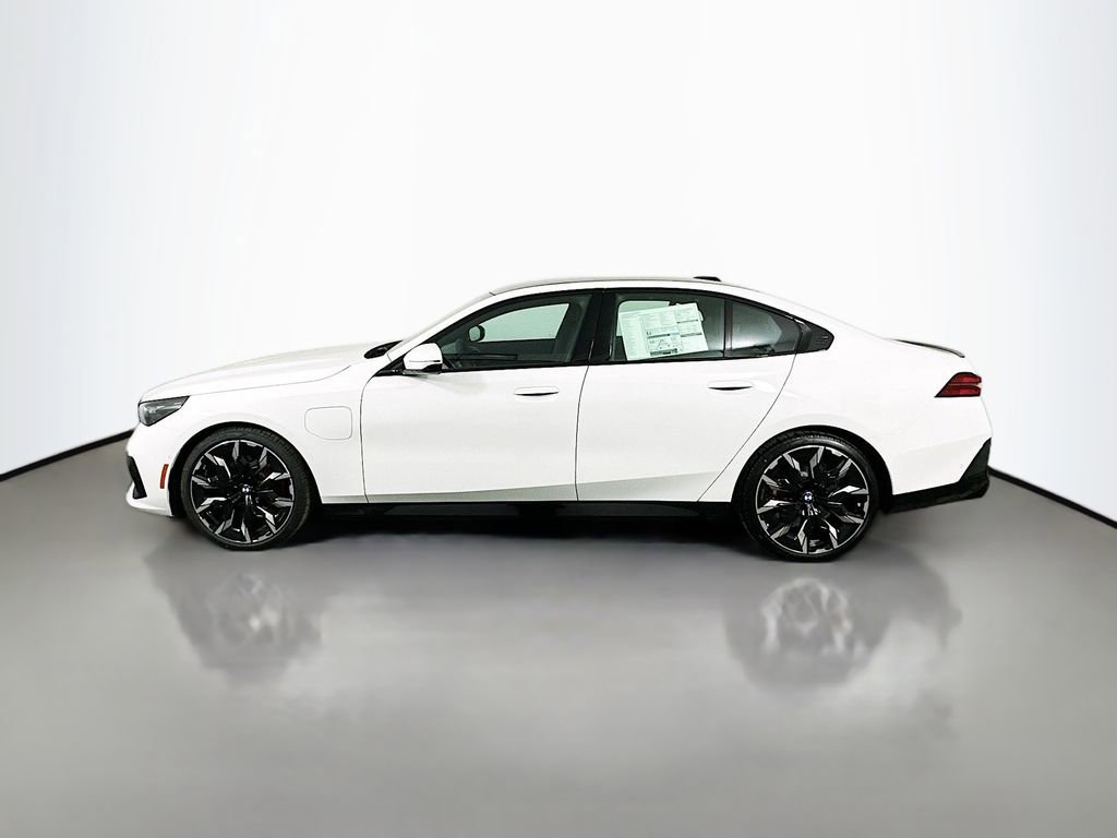 Used 2026 BMW 550e xDrive w/ Executive Package AWD/4WD image 8