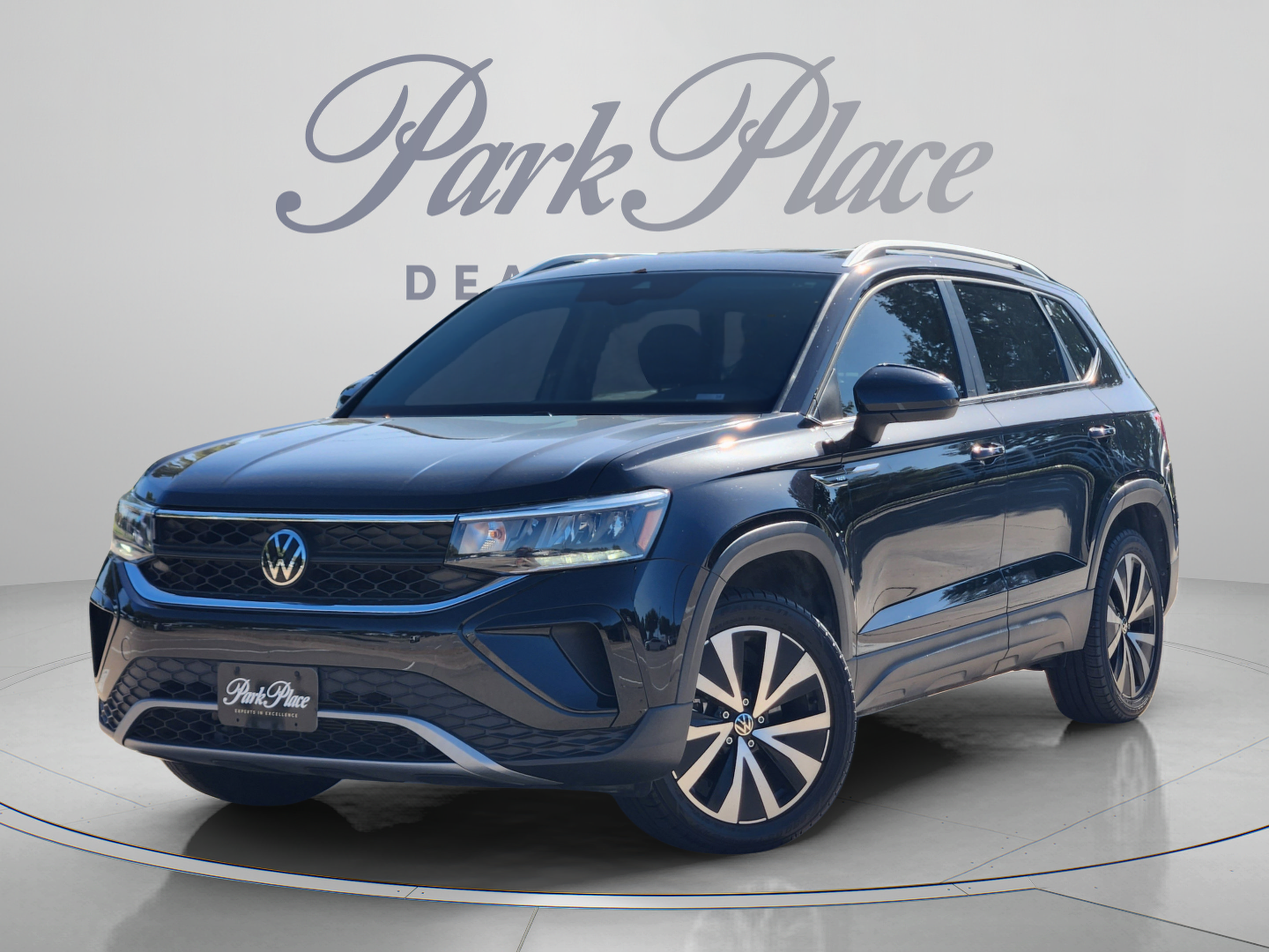 Used 2023 Volkswagen Taos SE w/ Panoramic Sunroof Package