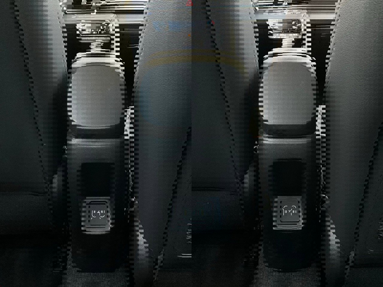 Used 2025 Hyundai Elantra Limited image 13