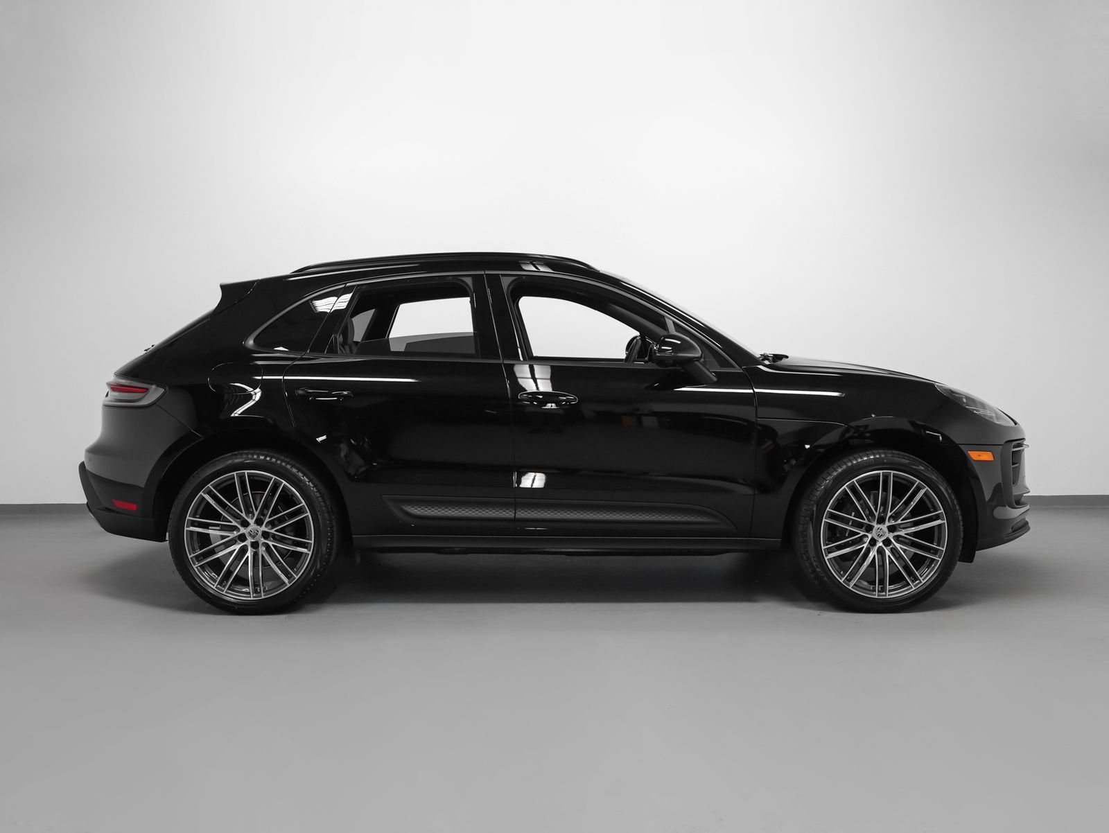 New 2026 Porsche Macan AWD/4WD image 13