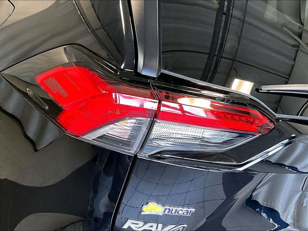 Certified 2021 Toyota RAV4 LE AWD/4WD image 33