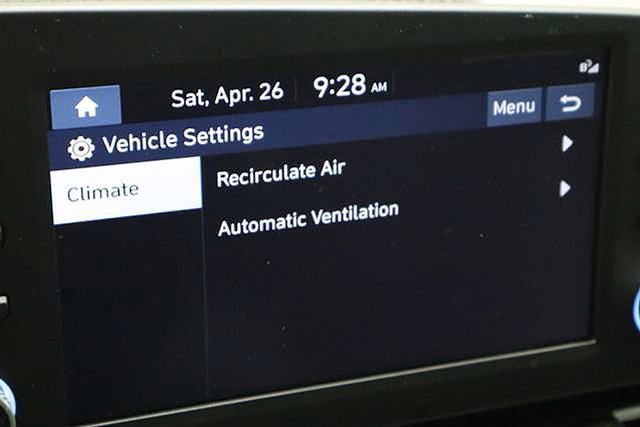 Used 2023 Hyundai Elantra SEL w/ Preferred Accessory Package image 33