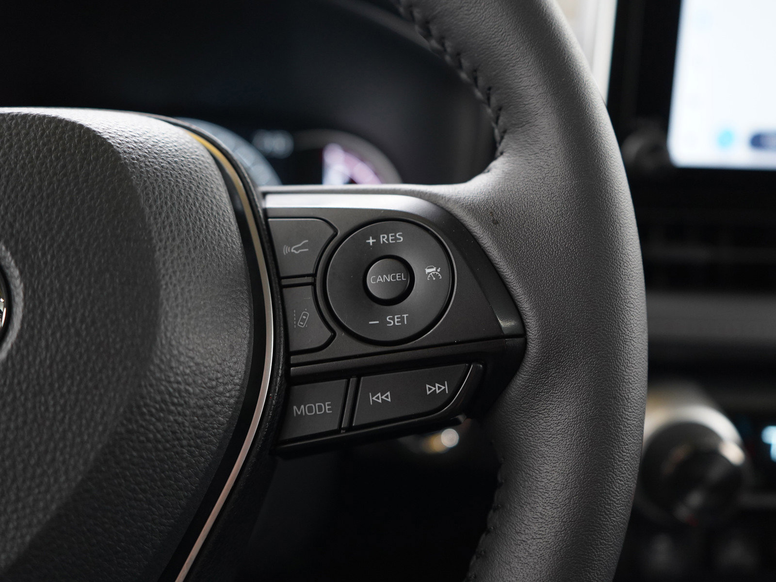 Used 2025 Toyota RAV4 XLE w/ Convenience Package AWD/4WD image 27