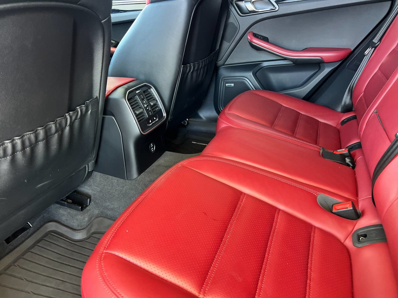 Certified 2023 Porsche Macan Turbo AWD/4WD image 13