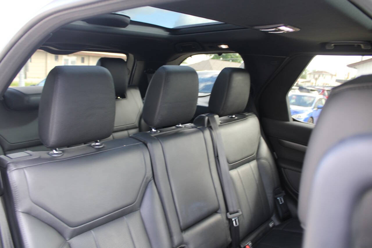 Used 2019 Land Rover Discovery SE AWD/4WD image 11