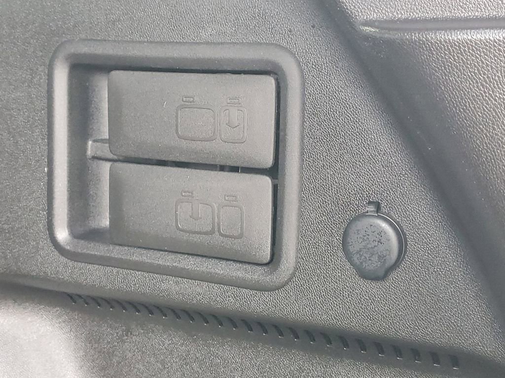 Used 2020 Chevrolet Equinox LT w/ Driver Convenience Package image 31