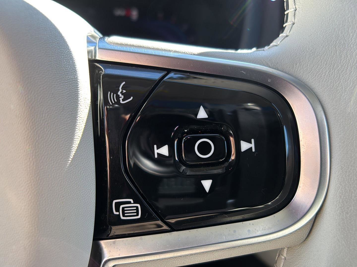 Used 2024 Volvo S60 B5 Plus w/ Climate Package image 25