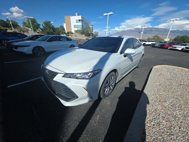 Used 2022 Toyota Avalon XLE FWD image 2