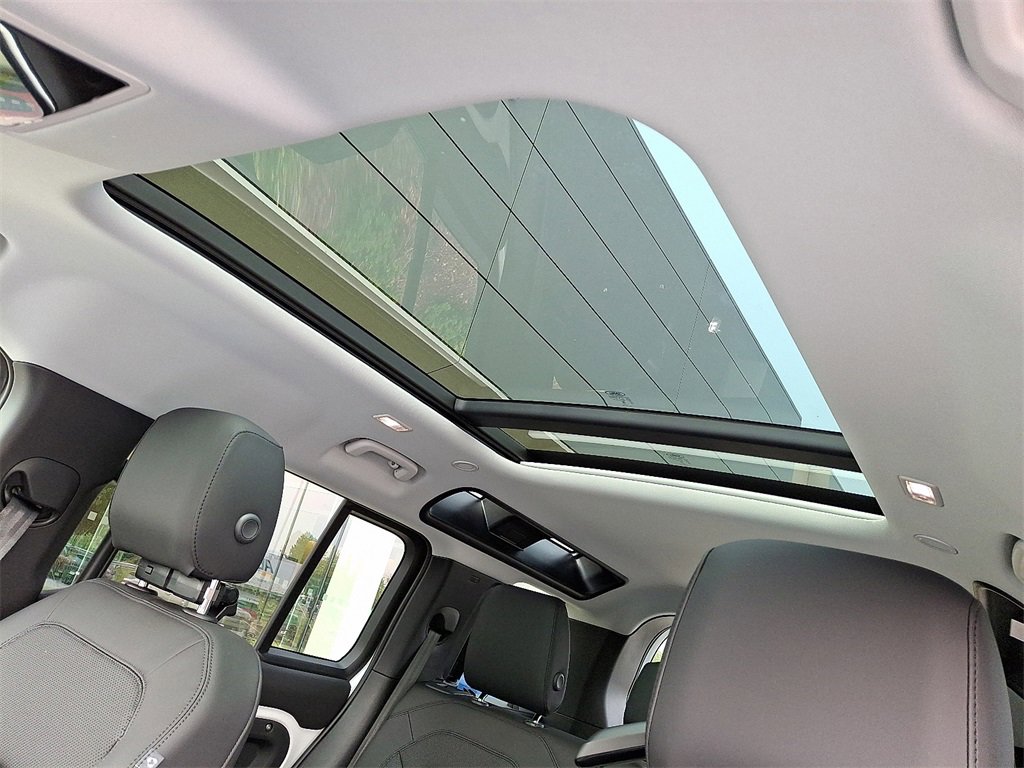 New 2025 Land Rover Defender 110 S image 12