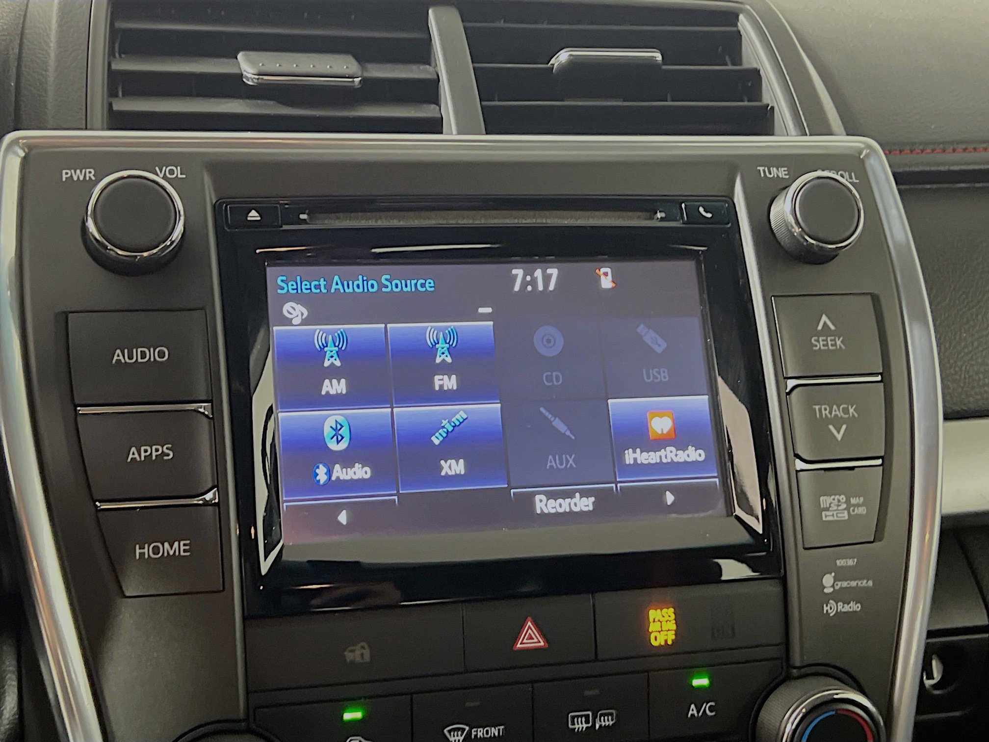 Used 2015 Toyota Camry SE FWD image 27