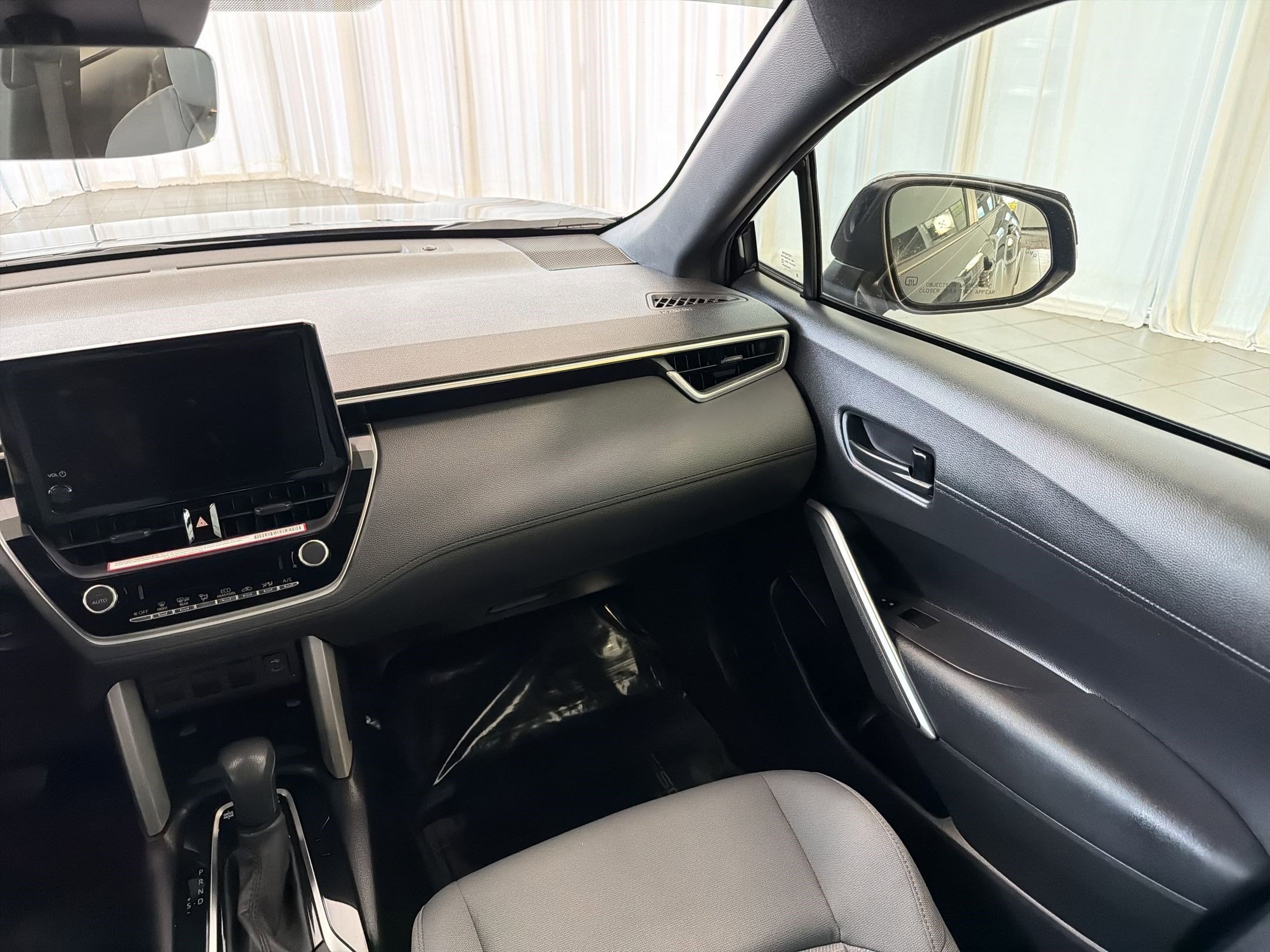 Used 2024 Toyota Corolla Cross SE image 27