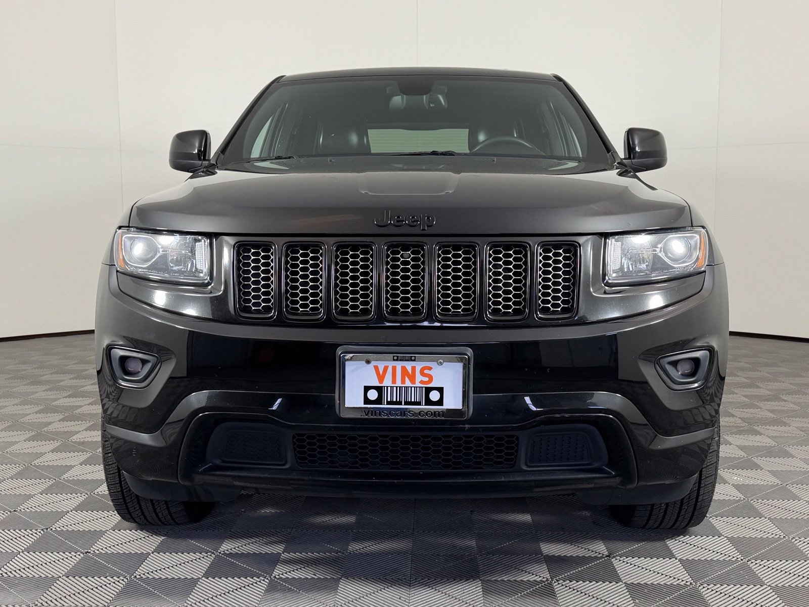 Used 2015 Jeep Grand Cherokee Altitude AWD/4WD image 2