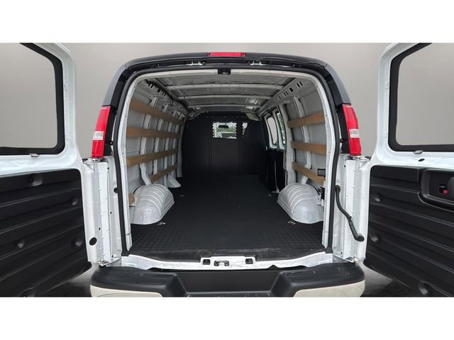 Used 2024 Chevrolet Express 2500 w/ Driver Convenience Package RWD image 32