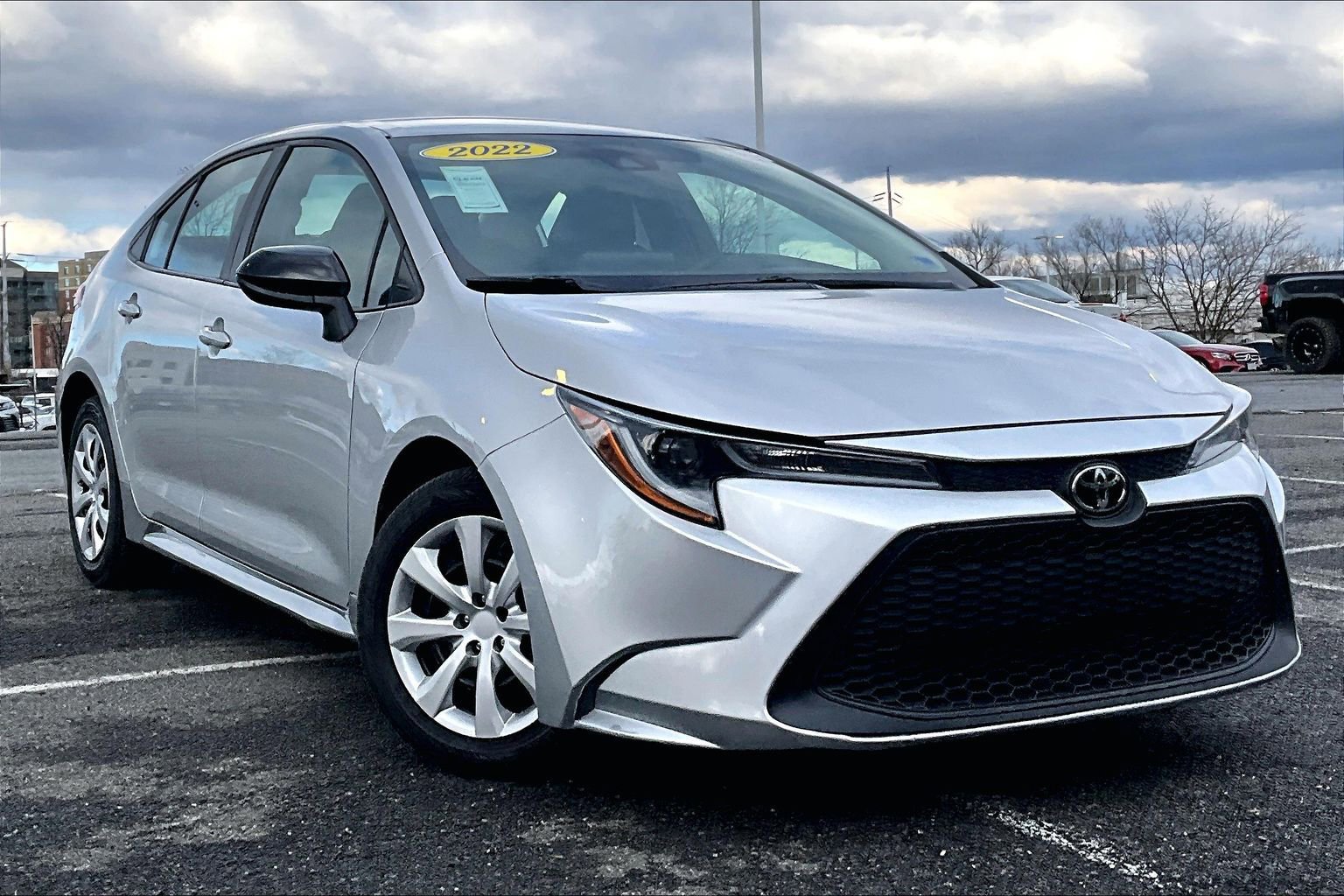 Used 2022 Toyota Corolla LE image 2