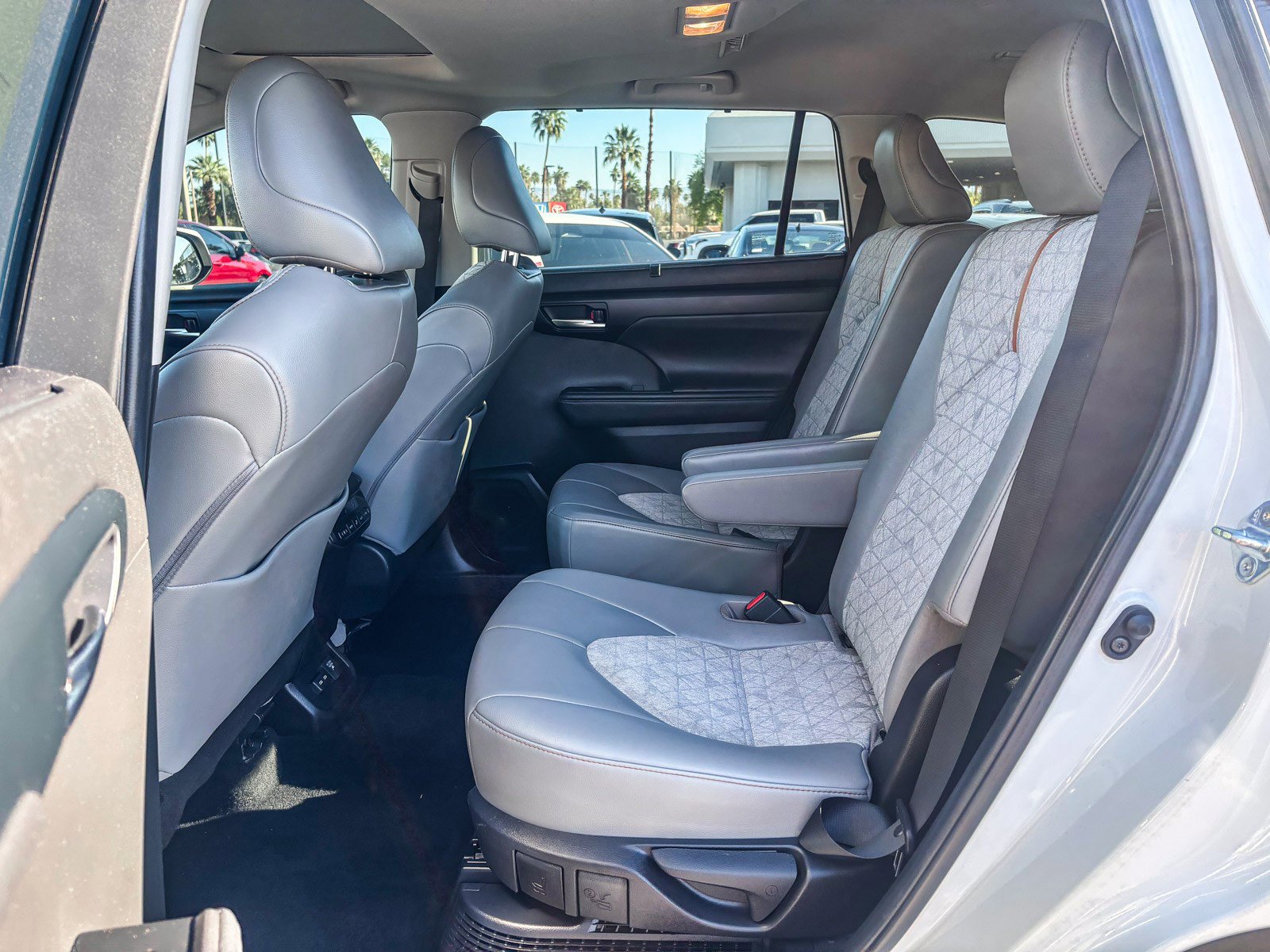 Used 2022 Toyota Highlander Bronze Edition image 21