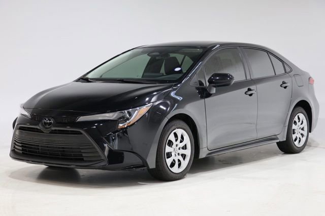 Used 2025 Toyota Corolla LE FWD image 3