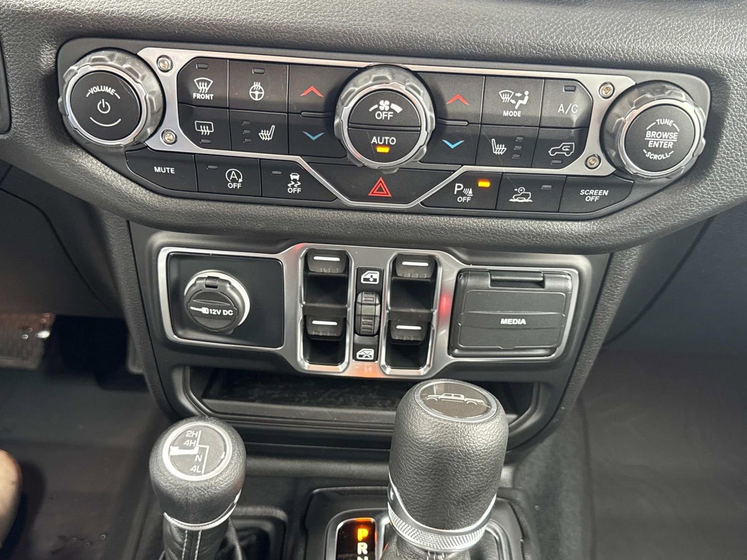 New 2025 Jeep Gladiator Sport AWD/4WD image 30
