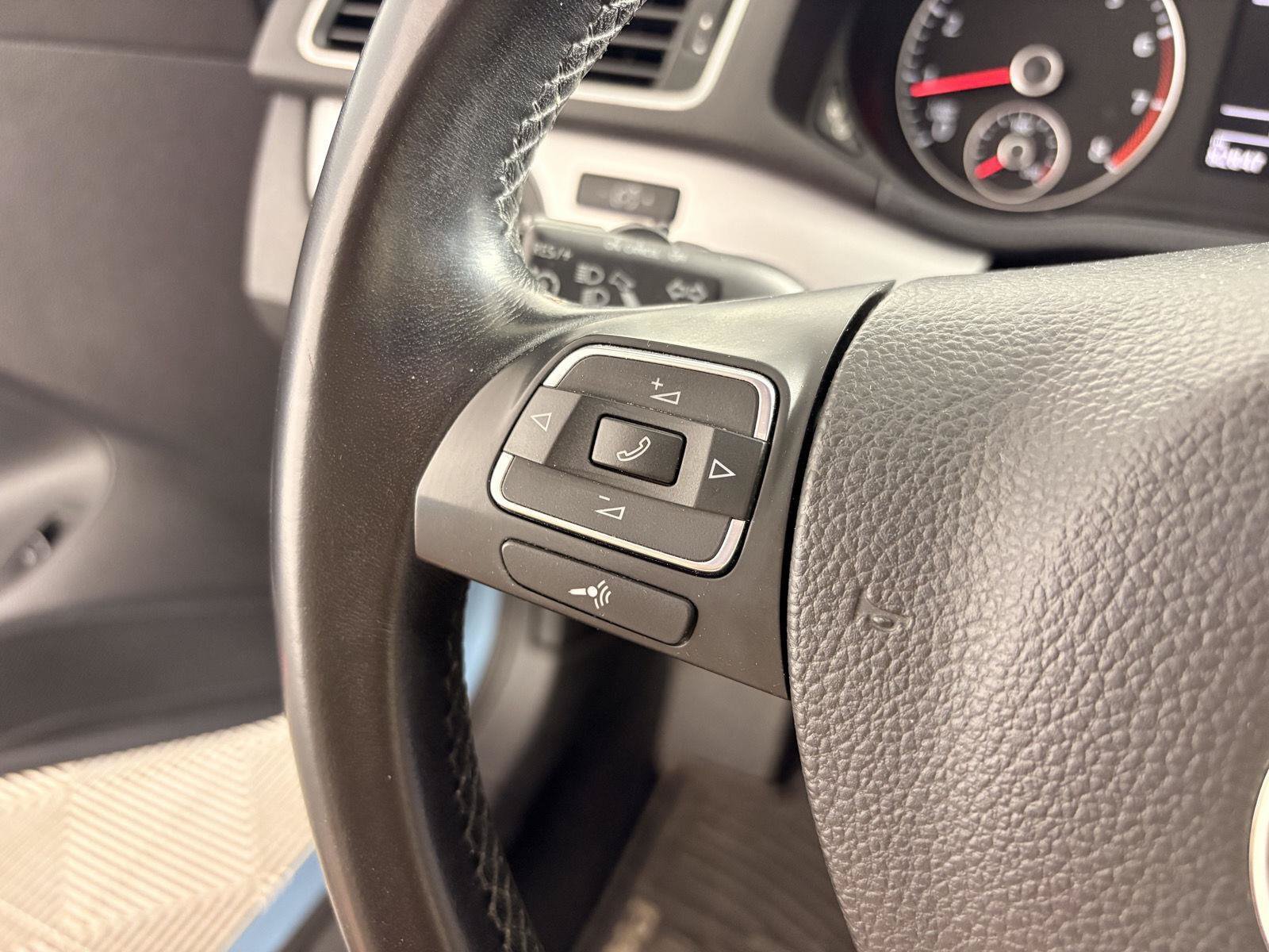 Used 2013 Volkswagen Passat 2.5 SE FWD image 29