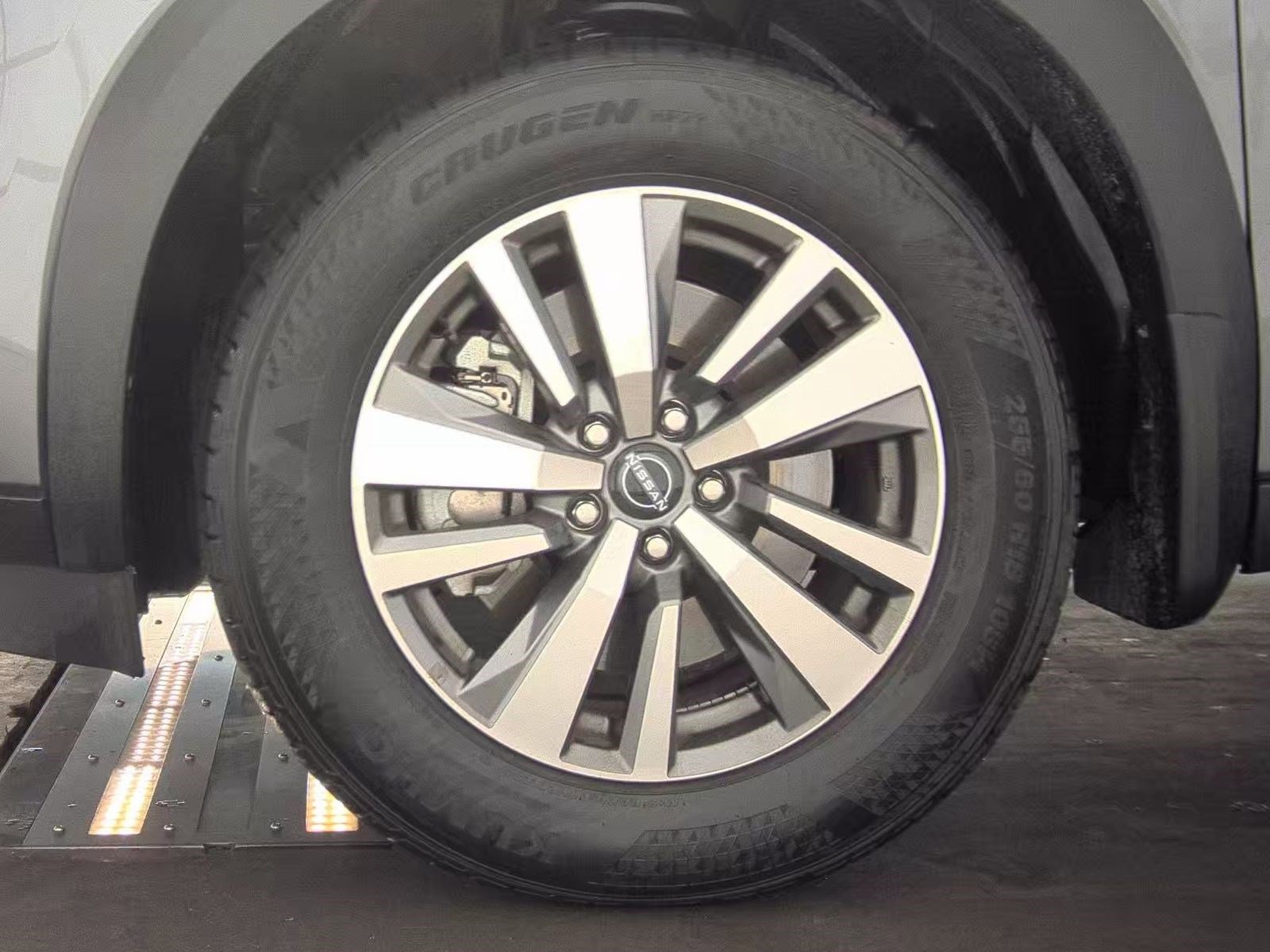 Used 2025 Nissan Pathfinder SL image 9