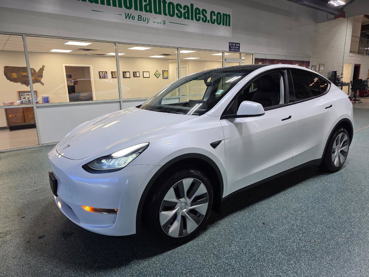 Used 2023 Tesla Model Y Long Range image 2