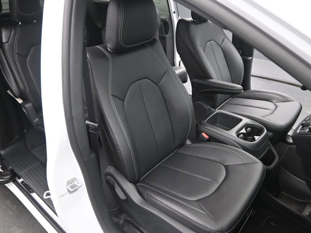 New 2026 Chrysler Voyager LX FWD image 19