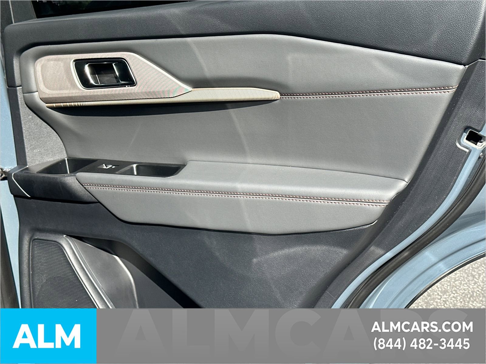 Used 2025 Ford Explorer Active AWD/4WD image 18