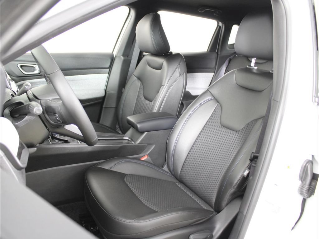 New 2025 Jeep Compass Latitude AWD/4WD image 11