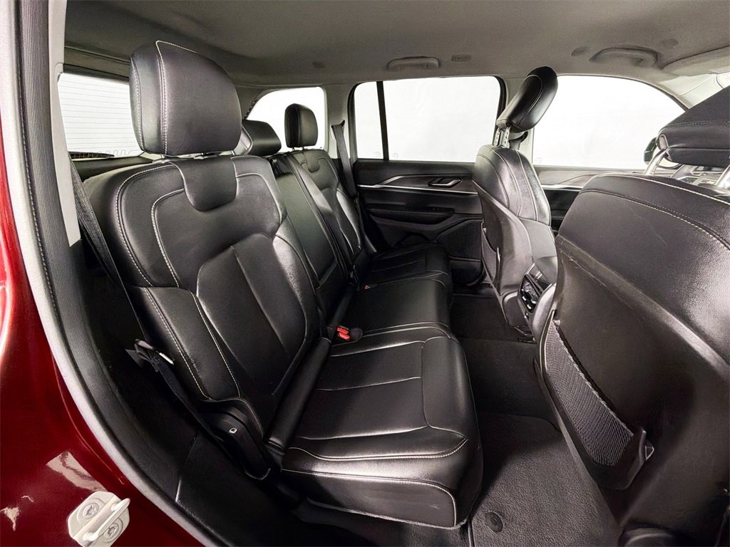 Used 2023 Jeep Grand Cherokee Limited image 24