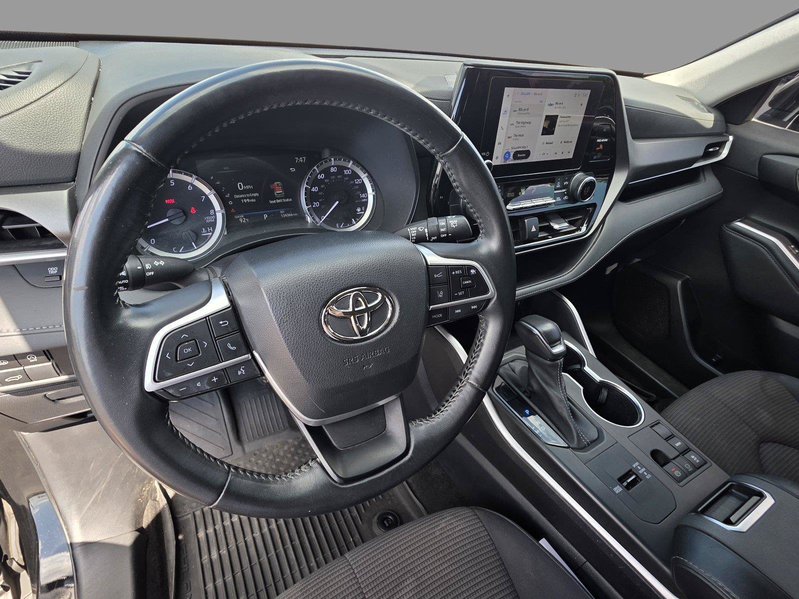 Used 2023 Toyota Highlander LE FWD image 11