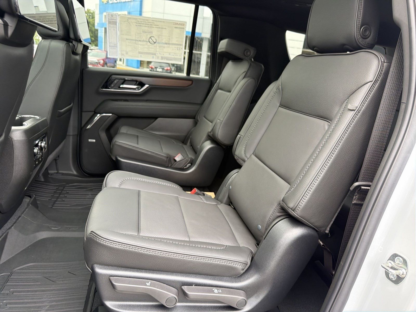 New 2026 GMC Yukon XL Denali w/ Denali Reserve Package AWD/4WD image 19