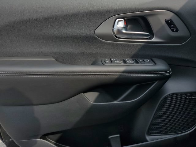 New 2027 Chrysler Pacifica Limited AWD/4WD image 21