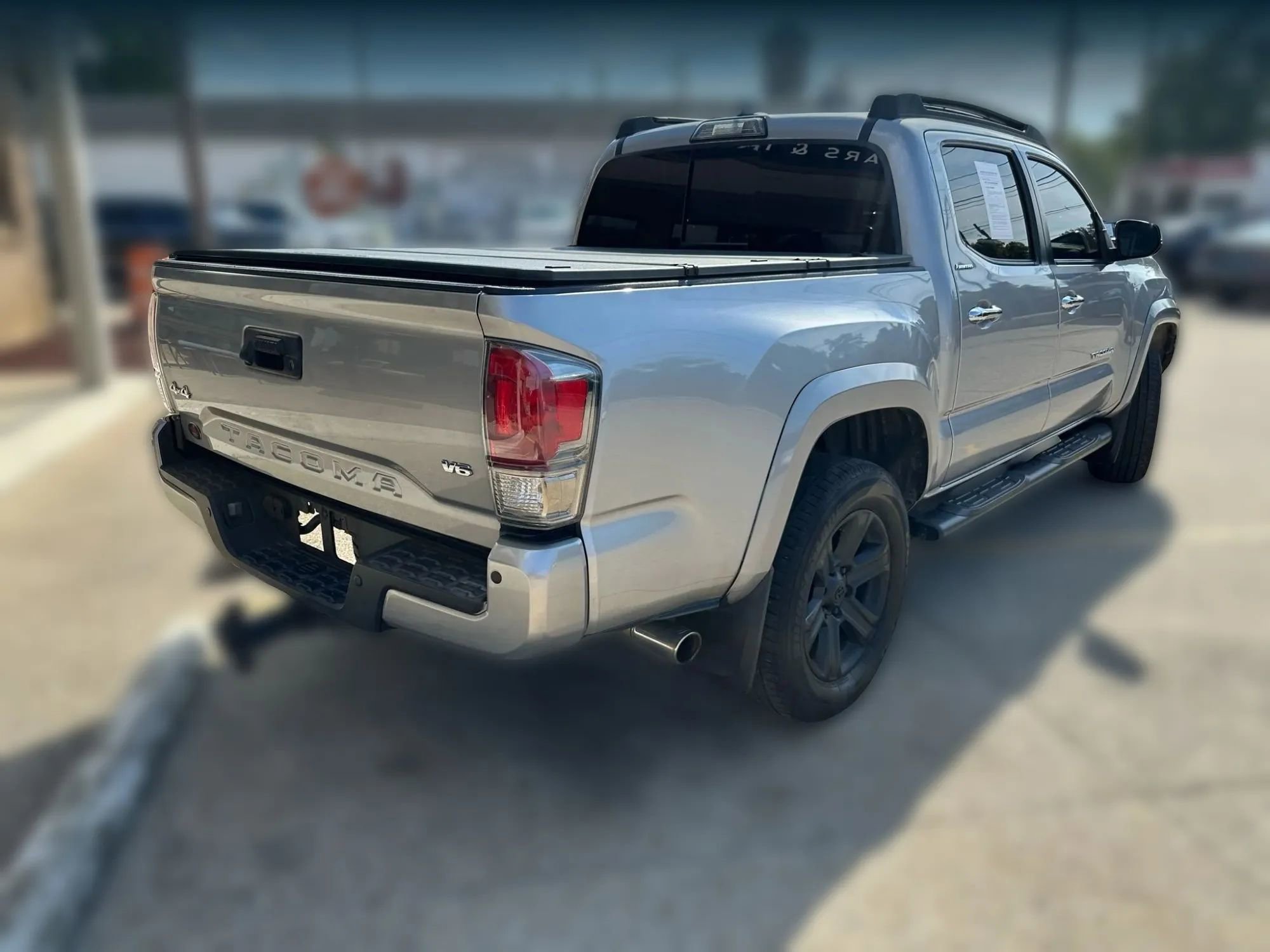 Used 2018 Toyota Tacoma Limited image 7