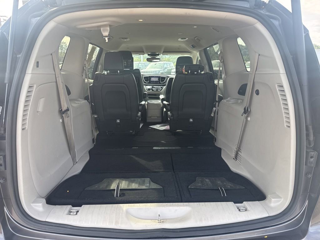 Used 2020 Chrysler Pacifica Touring-L Plus image 10