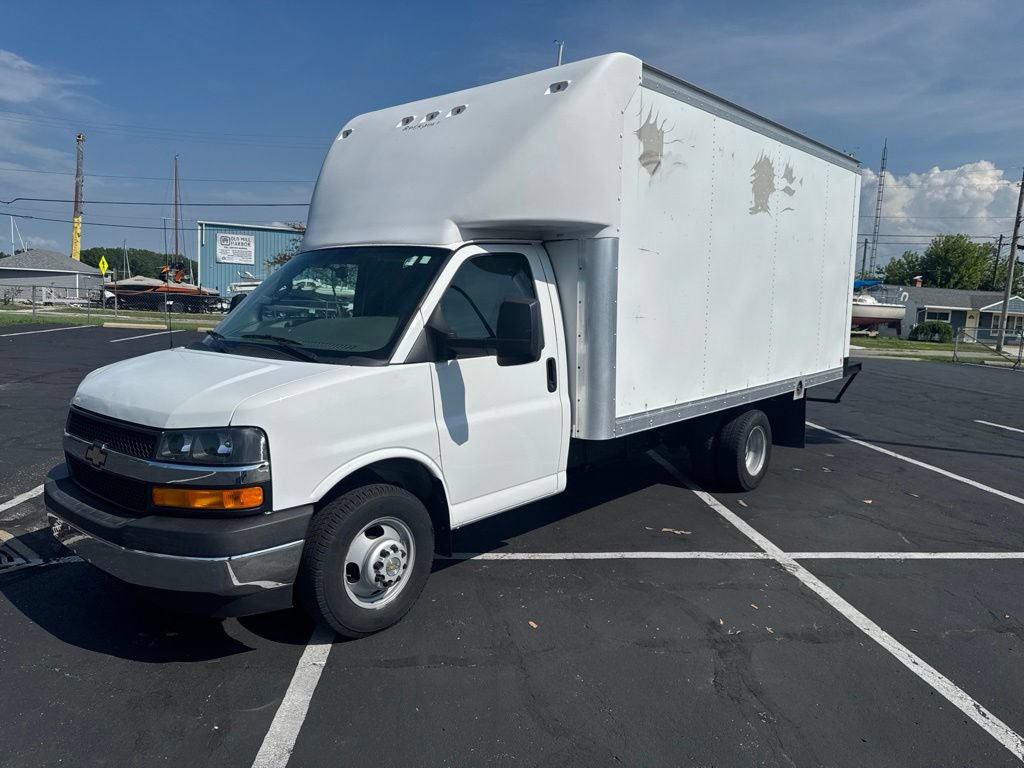 Used 2017 Chevrolet Express 3500 RWD image 7