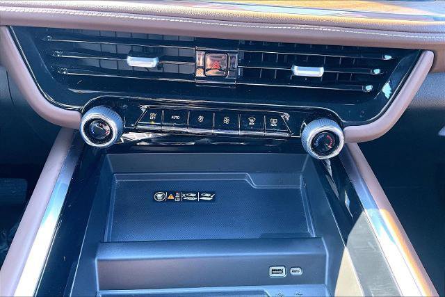 Used 2025 Chevrolet Suburban High Country image 15