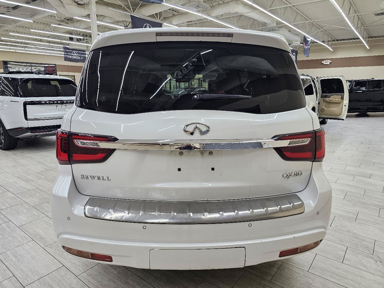 Used 2019 INFINITI QX80 Luxe w/ 22" Wheel Package AWD/4WD image 7