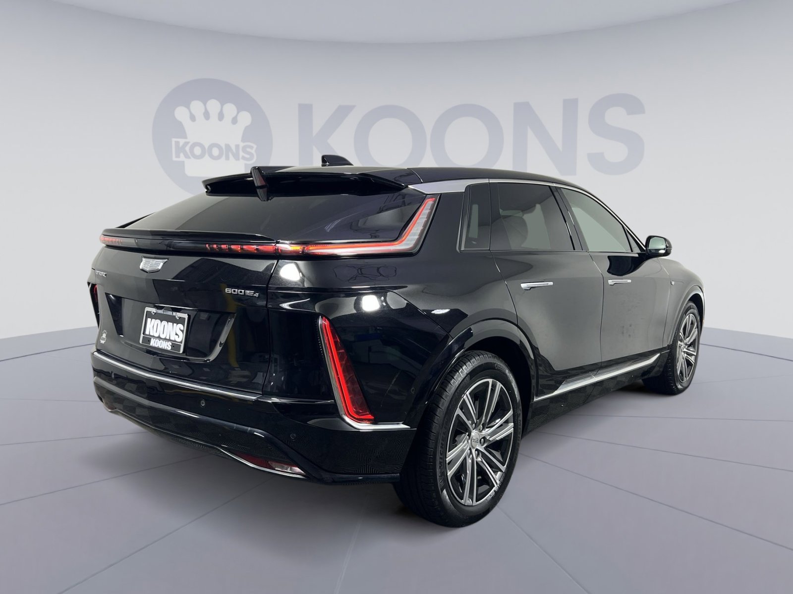 Used 2024 Cadillac Lyriq Luxury w/ LPO, Floor Liner Package AWD/4WD image 11