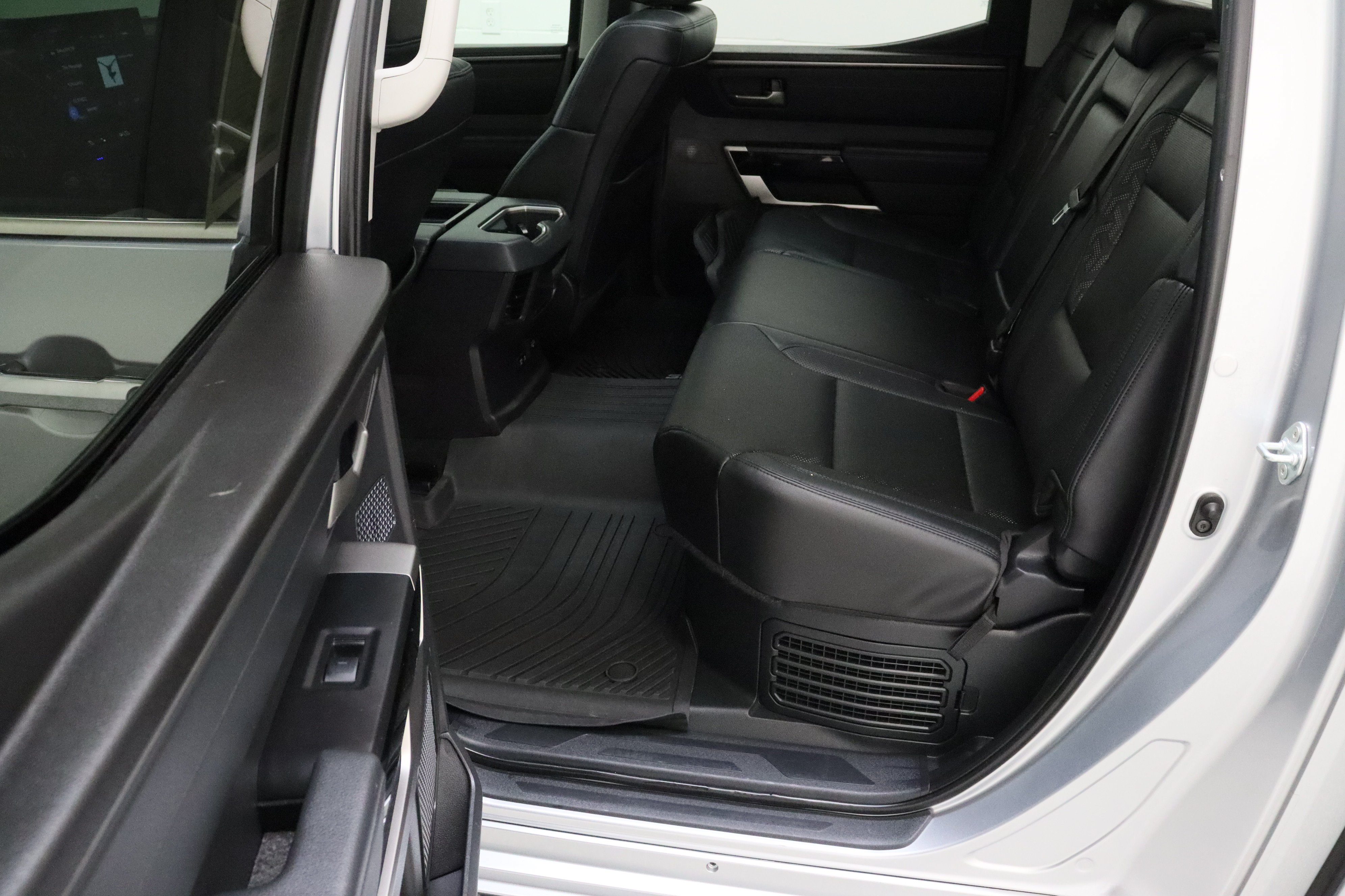 Used 2024 Toyota Tundra Limited w/ Power Package AWD/4WD image 31