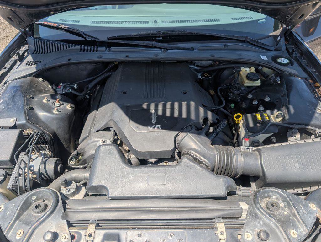 Used 2005 Lincoln LS image 16