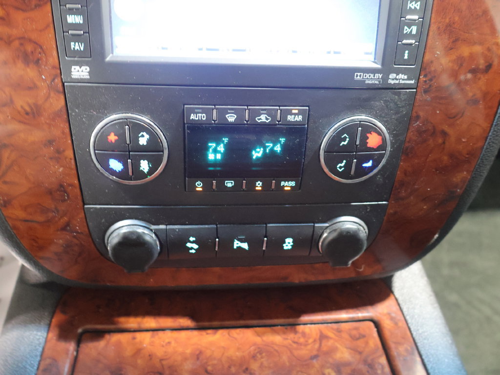 Used 2013 Chevrolet Suburban LTZ AWD/4WD image 28