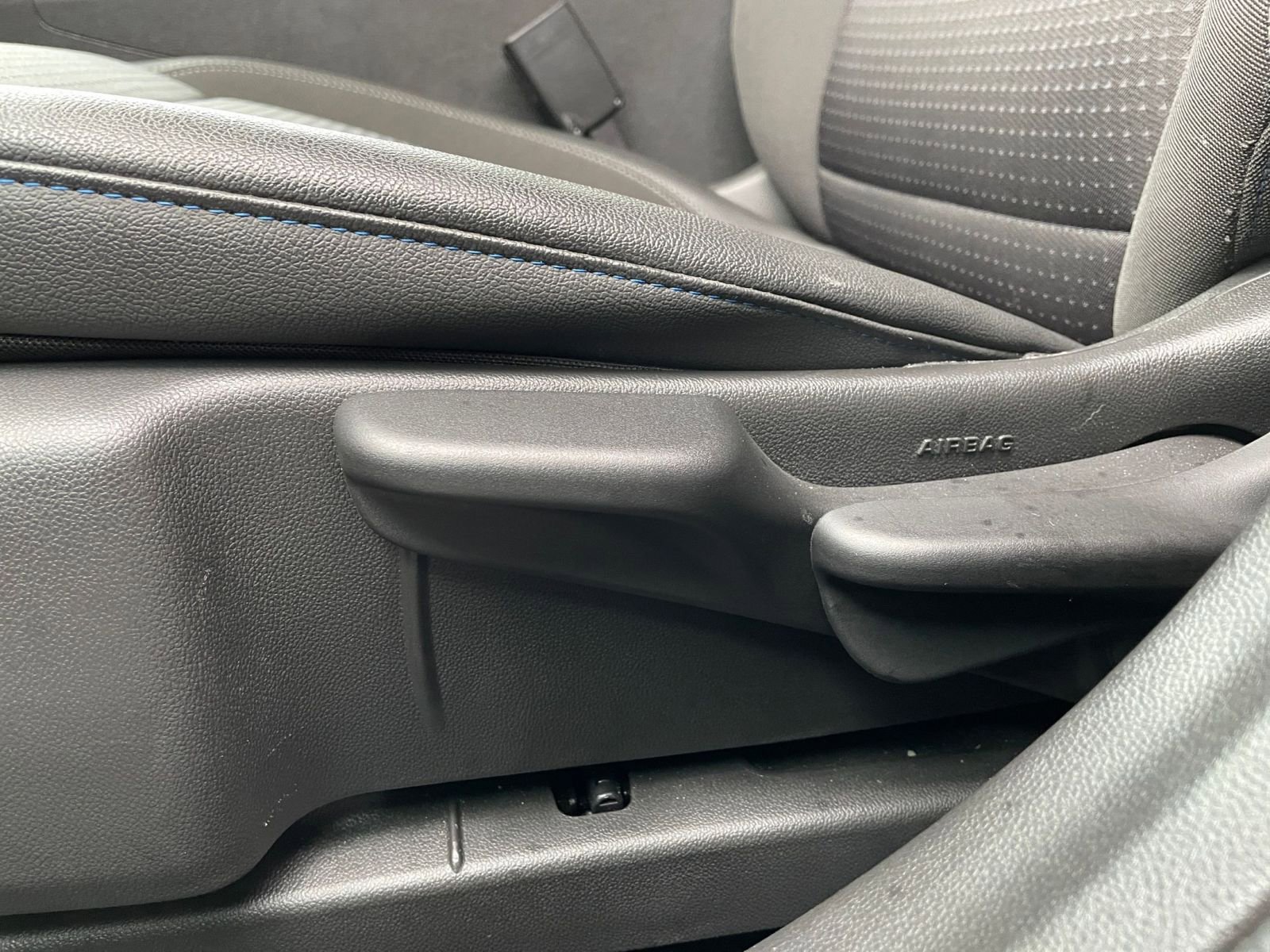 Used 2025 Chevrolet Trax LT w/ LT Convenience Package image 23