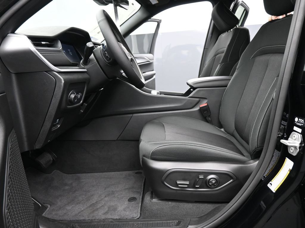 New 2025 Jeep Grand Cherokee Laredo X w/ Luxury Tech Group I image 10