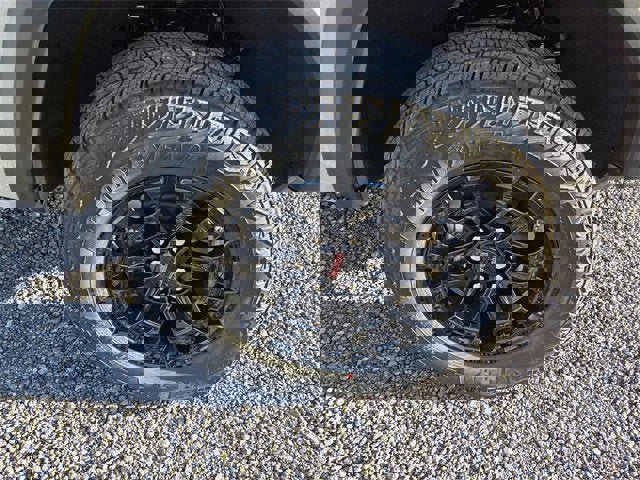 New 2026 GMC Canyon Elevation w/ Convenience Package image 16