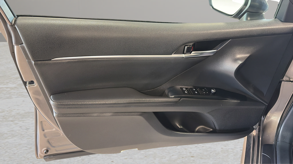 Used 2020 Toyota Camry XSE FWD image 15