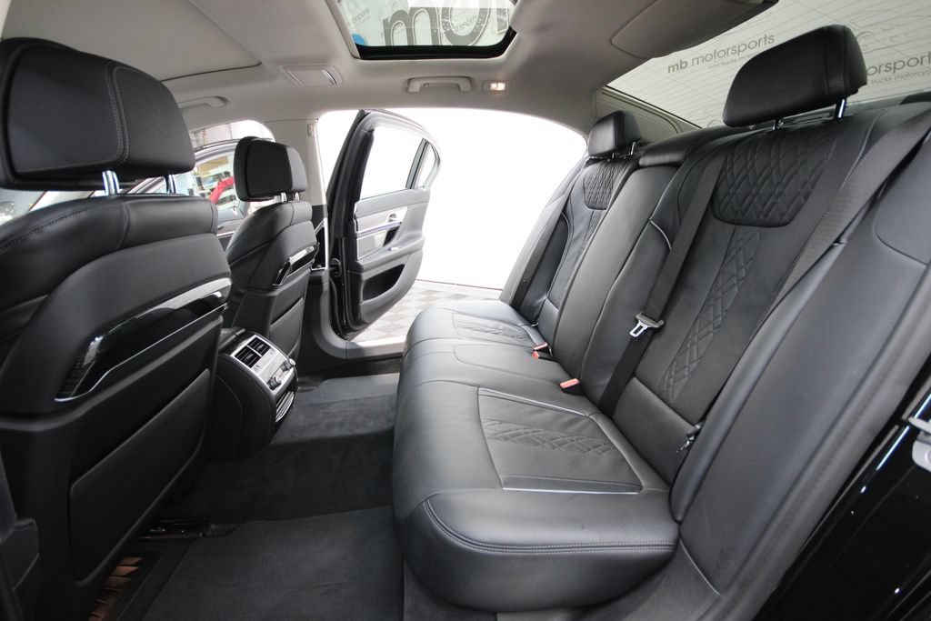 Used 2022 BMW 740i xDrive w/ Premium Package AWD/4WD image 38