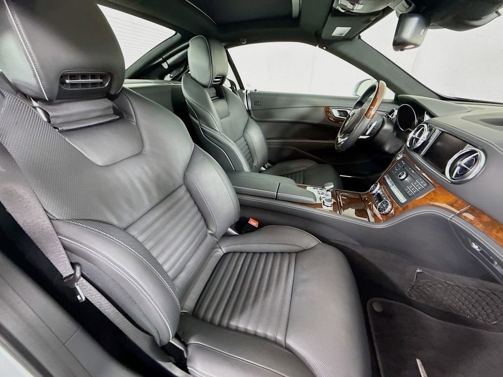 Used 2018 Mercedes-Benz SL 550 image 19