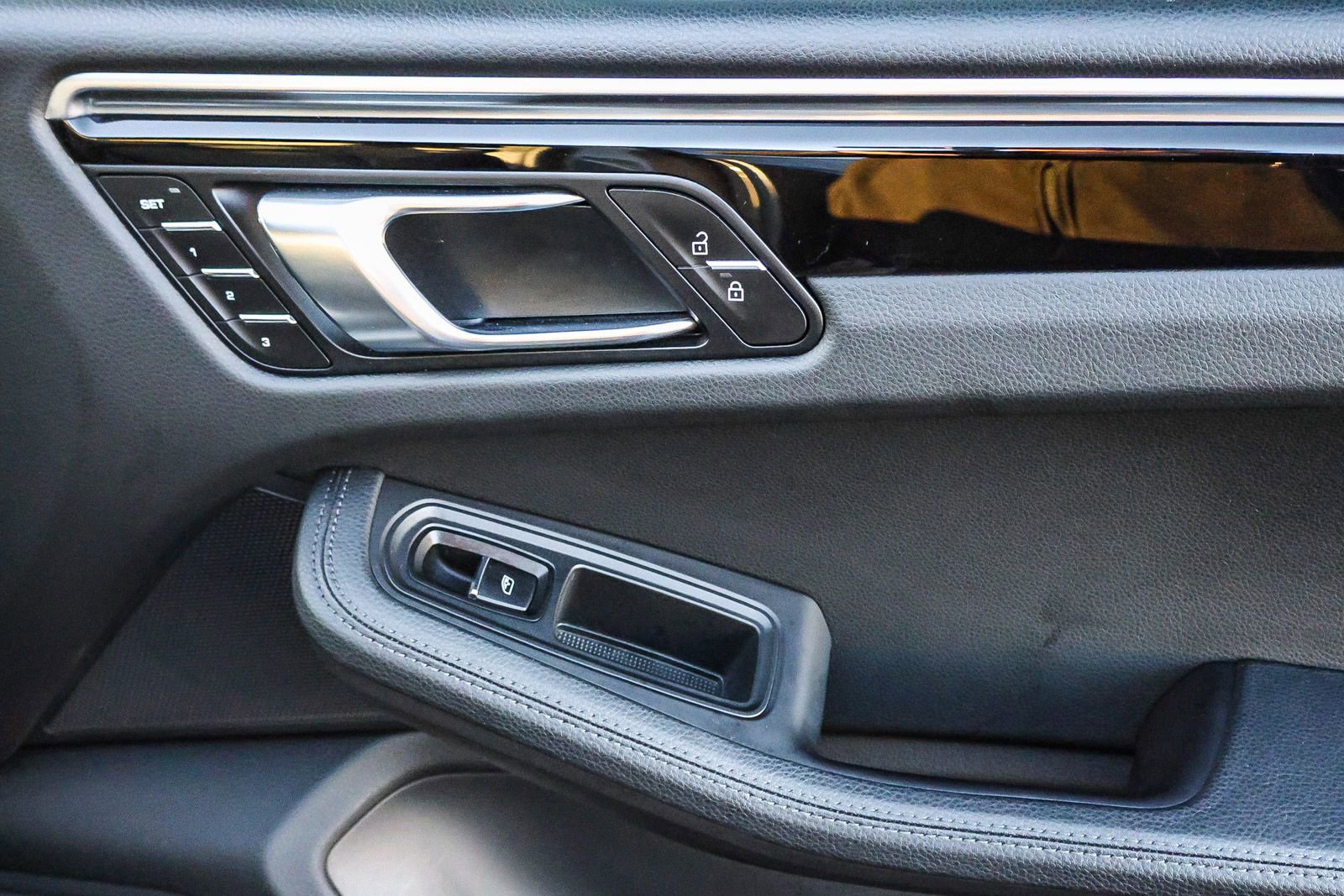 Used 2022 Porsche Macan Base image 19