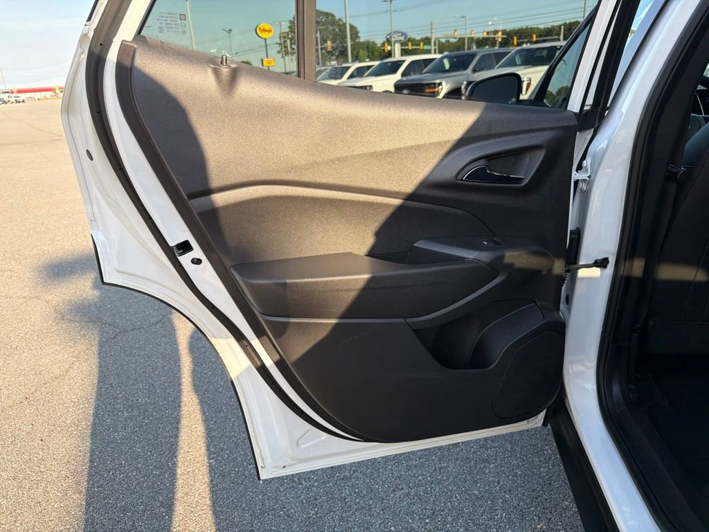 Used 2025 Chevrolet Trax LT FWD image 16