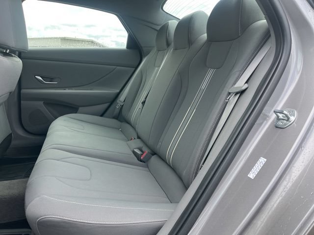 Used 2022 Hyundai Elantra SEL w/ Convenience Package FWD image 9